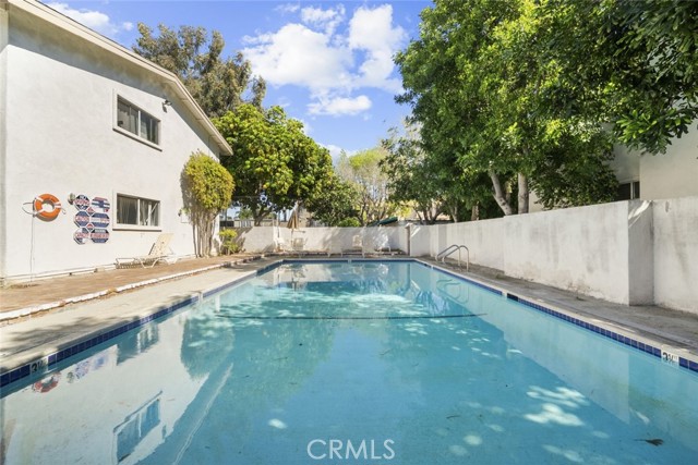 Detail Gallery Image 27 of 41 For 18555 Collins St #C18,  Tarzana,  CA 91356 - 2 Beds | 2 Baths