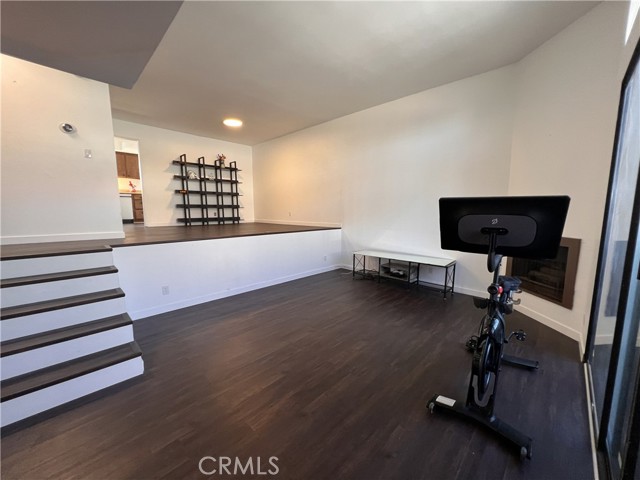 Detail Gallery Image 5 of 48 For 13243 Vanowen #2,  North Hollywood,  CA 91605 - 2 Beds | 3 Baths