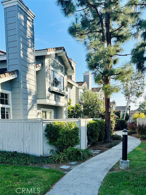 Detail Gallery Image 3 of 3 For 13561 Eucalyptus Street, Tustin,  CA 92782 - 3 Beds | 2/1 Baths