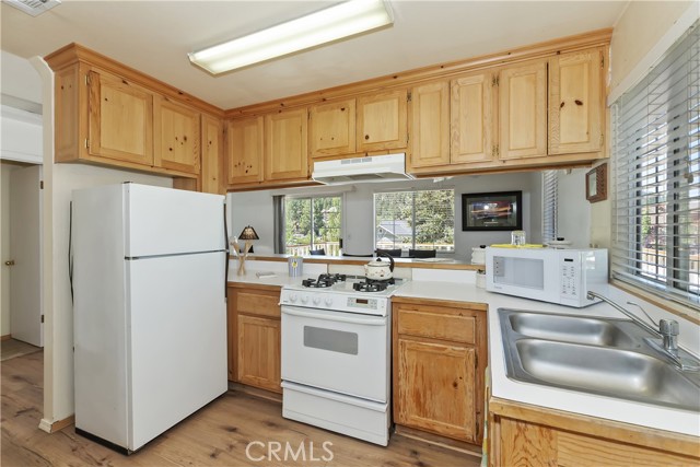747 Boulder Bay, Big Bear Lake CA: https://media.crmls.org/medias/e492c51a-f1ee-471b-a563-bc7822e01f19.jpg