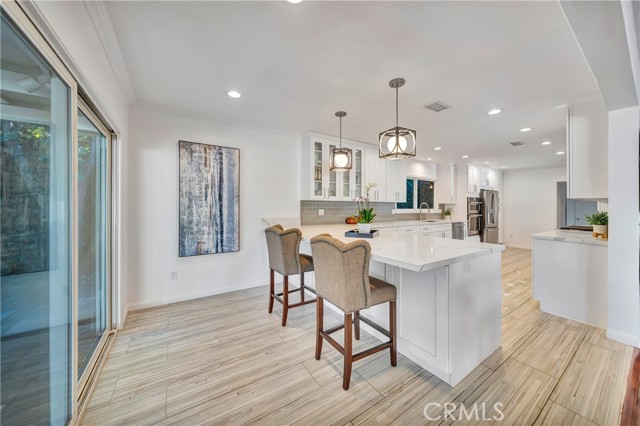 Detail Gallery Image 8 of 48 For 6136 Kentland, Woodland Hills,  CA 91367 - 4 Beds | 3 Baths