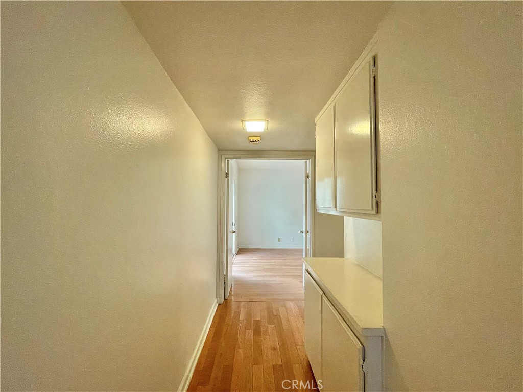 https://media.crmls.org/medias/e493a2a2-48c2-4b7b-b343-666886d98764.jpg?preset=X-Large
