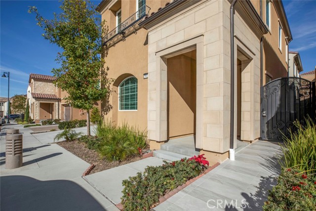 Detail Gallery Image 4 of 56 For 20817 W Bur Oak Cir, Porter Ranch,  CA 91326 - 4 Beds | 3 Baths