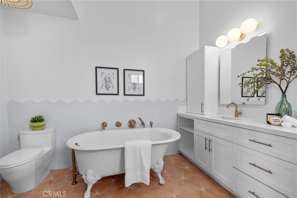 https://media.crmls.org/medias/e4945185-4563-4901-a6be-f9e7dbe77327.jpg?preset=X-Large