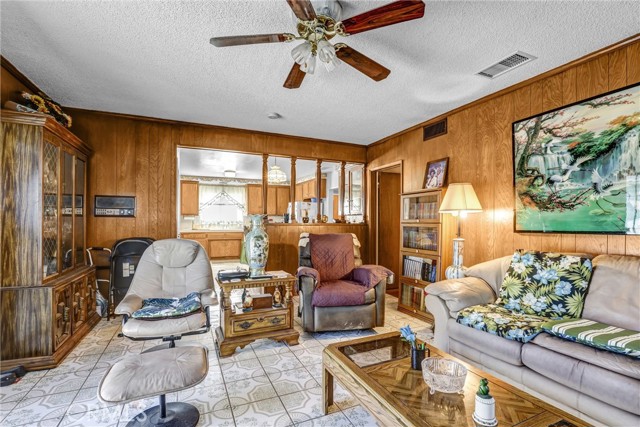 301 East Buckthorn photo 11