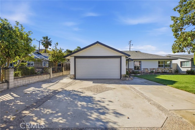 Detail Gallery Image 2 of 29 For 1316 W Beacon Ave, Anaheim,  CA 92802 - 4 Beds | 2 Baths