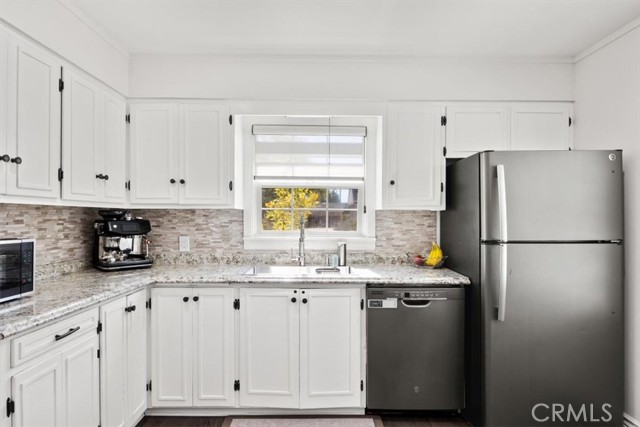 Kitchen with Refrigerator and dishwasher