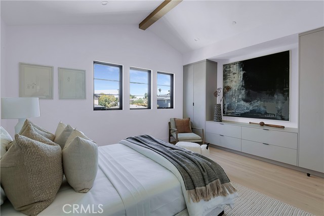4455 Katherine Avenue, Sherman Oaks CA: https://media.crmls.org/medias/e495c163-5c4d-4ffc-96e8-8a1a7d401f75.jpg