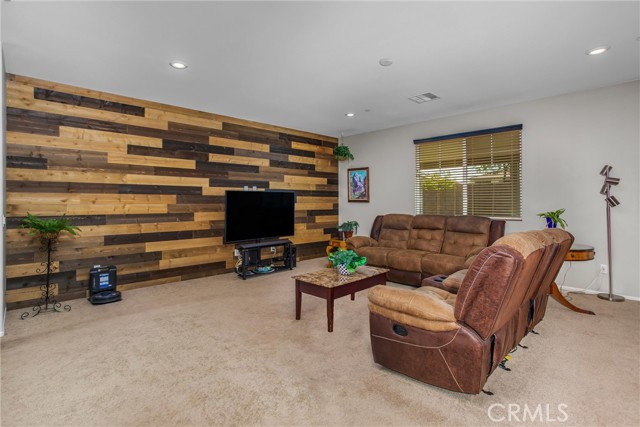 Detail Gallery Image 4 of 35 For 1156 Poinsettia Cir, Calimesa,  CA 92320 - 4 Beds | 2 Baths