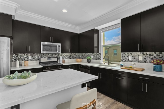 17557 Newland Street, Huntington Beach CA: https://media.crmls.org/medias/e4970781-6aa1-4e2b-a0ec-37744fec48a0.jpg