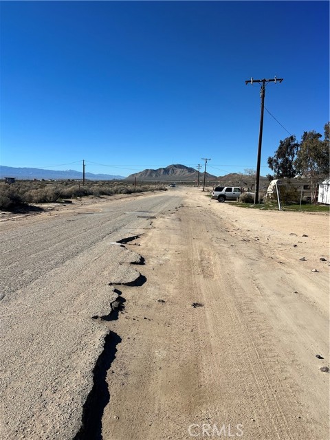Detail Gallery Image 4 of 6 For 21012 Stoddard Wells, Apple Valley,  CA 92307 - – Beds | – Baths