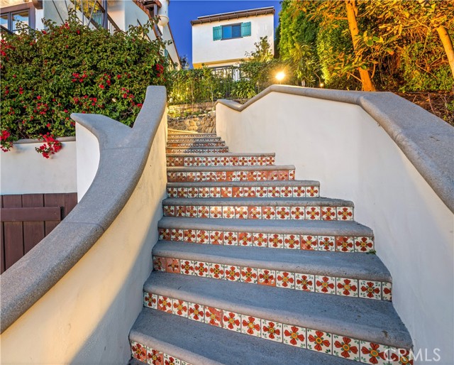 802 Rembrandt Drive, Laguna Beach CA: https://media.crmls.org/medias/e4976a34-2992-4583-817e-9a4a80ae1028.jpg
