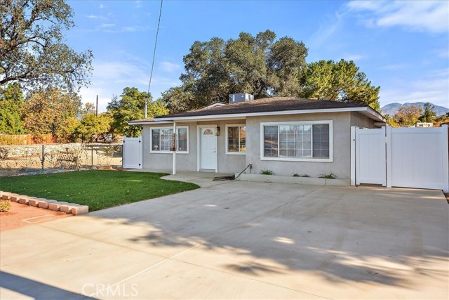 1318 Malachite Avenue, Mentone CA: https://media.crmls.org/medias/e49868a1-748d-46eb-a697-263401efd99b.jpg
