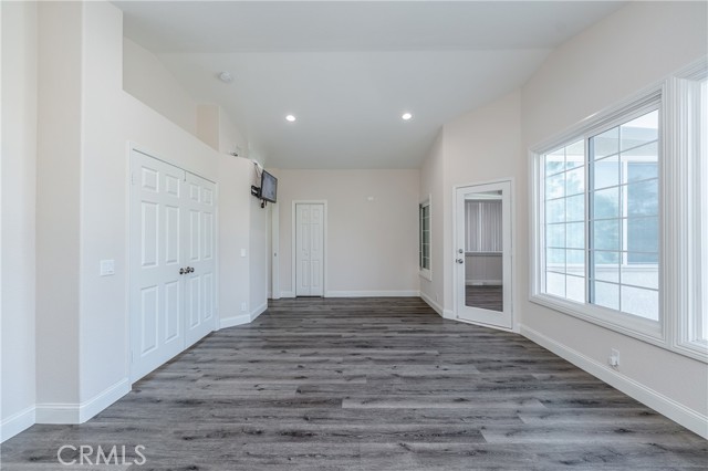 Detail Gallery Image 16 of 29 For 429 Somerset Cir, Corona,  CA 92879 - 4 Beds | 3 Baths