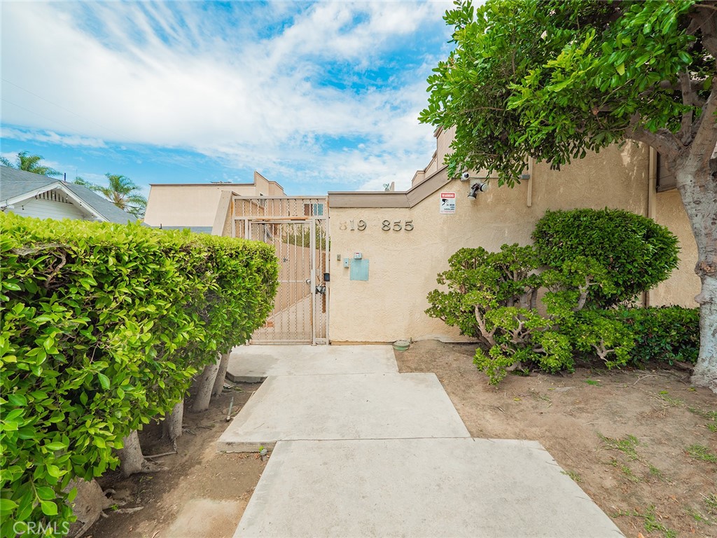 851 E 9th Street 205