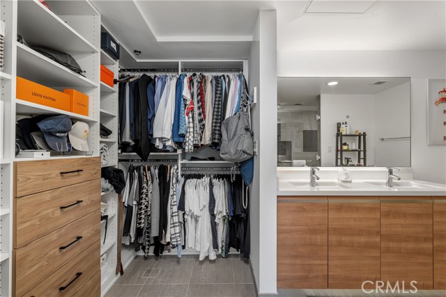 3785 Wilshire Boulevard, Los Angeles CA: https://media.crmls.org/medias/e499cc8f-8a71-4b19-8351-3beccb1ca25d.jpg