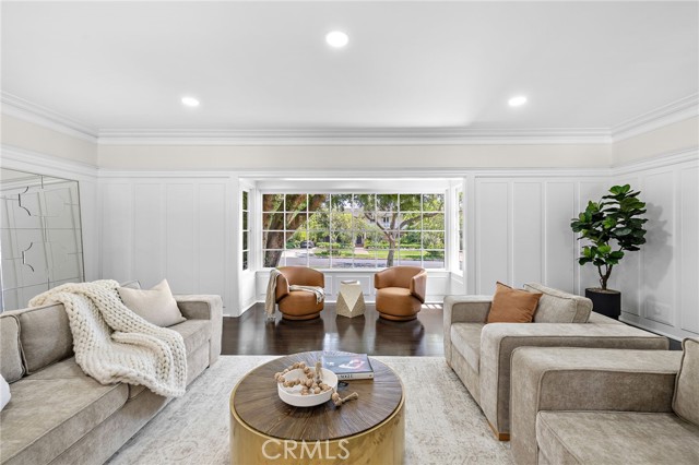 609 N Oakhurst Drive, Beverly Hills CA: https://media.crmls.org/medias/e499fcf9-8897-4c69-9a93-f243efbca75f.jpg