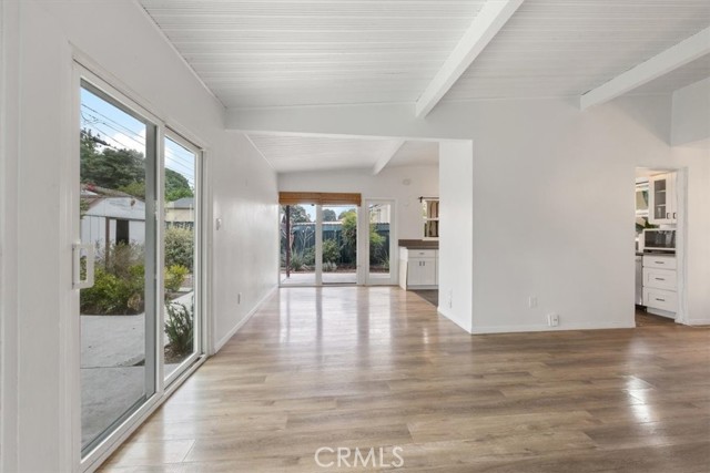 Detail Gallery Image 3 of 17 For 18027 Hemmingway St, Reseda,  CA 91335 - 3 Beds | 3 Baths
