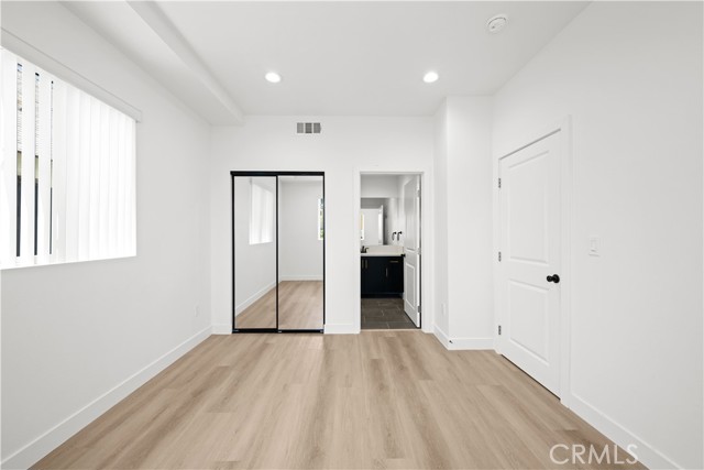 1039 W 43rd Street, Los Angeles CA: https://media.crmls.org/medias/e49ab40d-a436-4104-9e20-ceaeac37948b.jpg