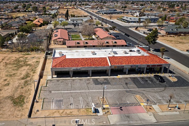 13534 Navajo Road, Apple Valley, California 92308, ,Commercial Lease,For Rent,13534 Navajo Road,CRHD25069136