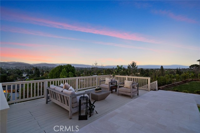 Detail Gallery Image 21 of 25 For 24153 Califa St, Woodland Hills,  CA 91367 - 4 Beds | 3 Baths