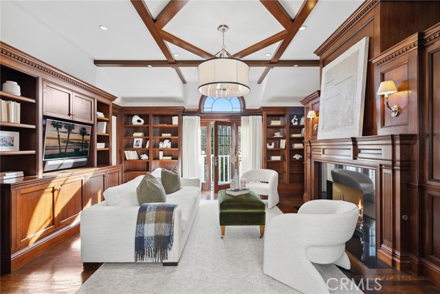 215 Marigold Avenue, Corona del Mar CA: https://media.crmls.org/medias/e49b9416-35ac-4738-bdae-40d9e8c82e41.jpg