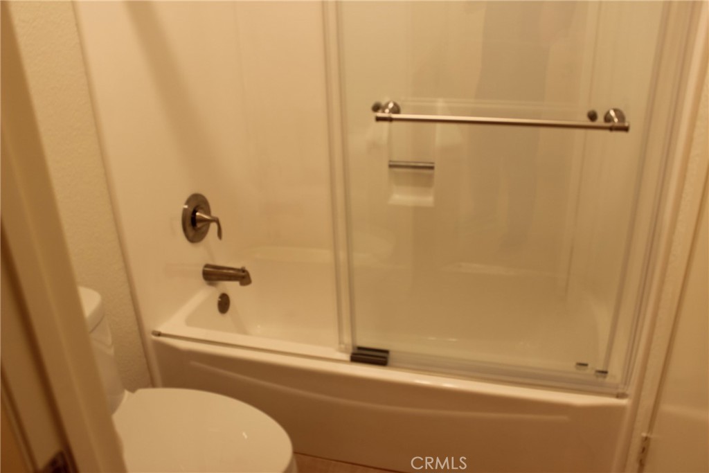 https://media.crmls.org/medias/e49d3c63-e1f0-4fc7-9b67-d1cd874eab61.jpg?preset=X-Large