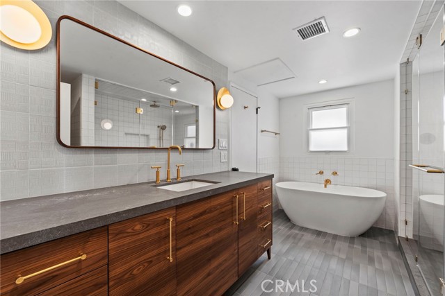 Detail Gallery Image 17 of 29 For 7512 Rindge Ave, Playa Del Rey,  CA 90293 - 3 Beds | 3 Baths