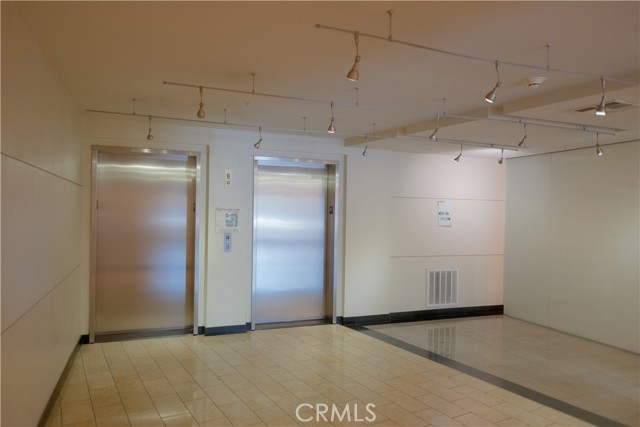 160 S Hudson Avenue, Pasadena CA: https://media.crmls.org/medias/e49e5f42-a1aa-48a2-b8b5-1bd5d628d53f.jpg