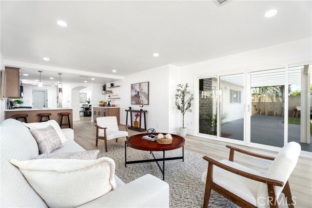 Detail Gallery Image 14 of 40 For 6821 Loyola Dr, Huntington Beach,  CA 92647 - 4 Beds | 2 Baths