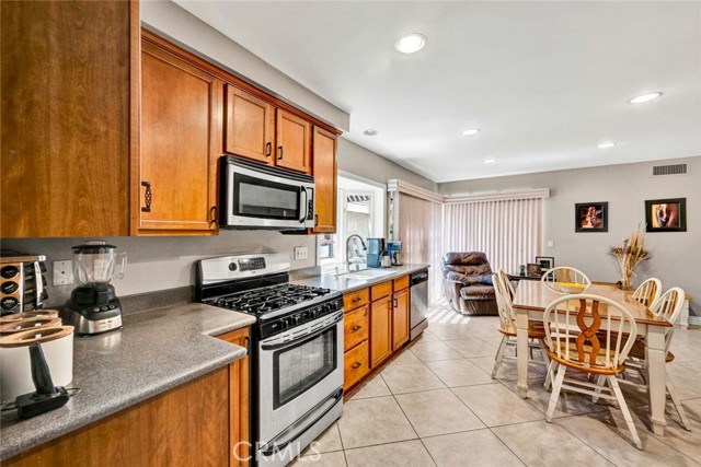 Detail Gallery Image 9 of 28 For 14211 Cherrywood, Tustin,  CA 92780 - 4 Beds | 2/1 Baths