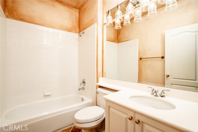 12 Savona Court, Newport Coast CA: https://media.crmls.org/medias/e4a0a6e6-481a-4615-9bd0-f8b9420c907c.jpg