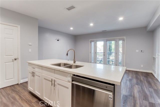 Detail Gallery Image 27 of 52 For 7796 Skyhill Drive, Los Angeles,  CA 90068 - 5 Beds | 3 Baths