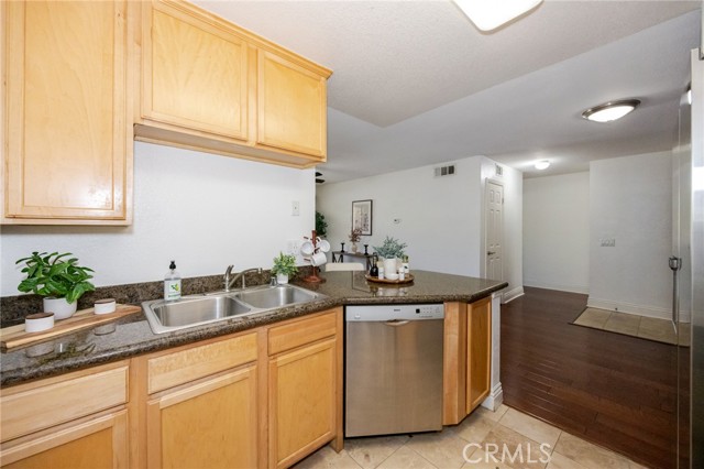 Detail Gallery Image 11 of 28 For 2400 Del Mar Way #108,  Corona,  CA 92882 - 2 Beds | 2 Baths