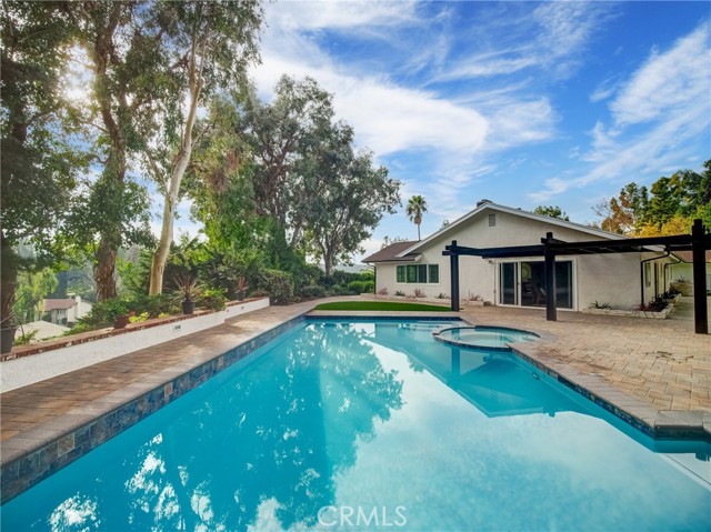 Detail Gallery Image 3 of 67 For 4732 Del Moreno Dr, Woodland Hills,  CA 91364 - 4 Beds | 3 Baths