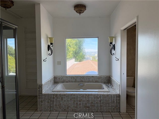 Detail Gallery Image 12 of 27 For 20838 Exhibit Ct, Woodland Hills,  CA 91367 - 4 Beds | 4 Baths