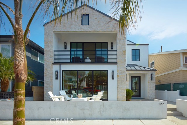 Detail Gallery Image 1 of 1 For 127 E Bay Ave, Newport Beach,  CA 92661 - 4 Beds | 4/1 Baths