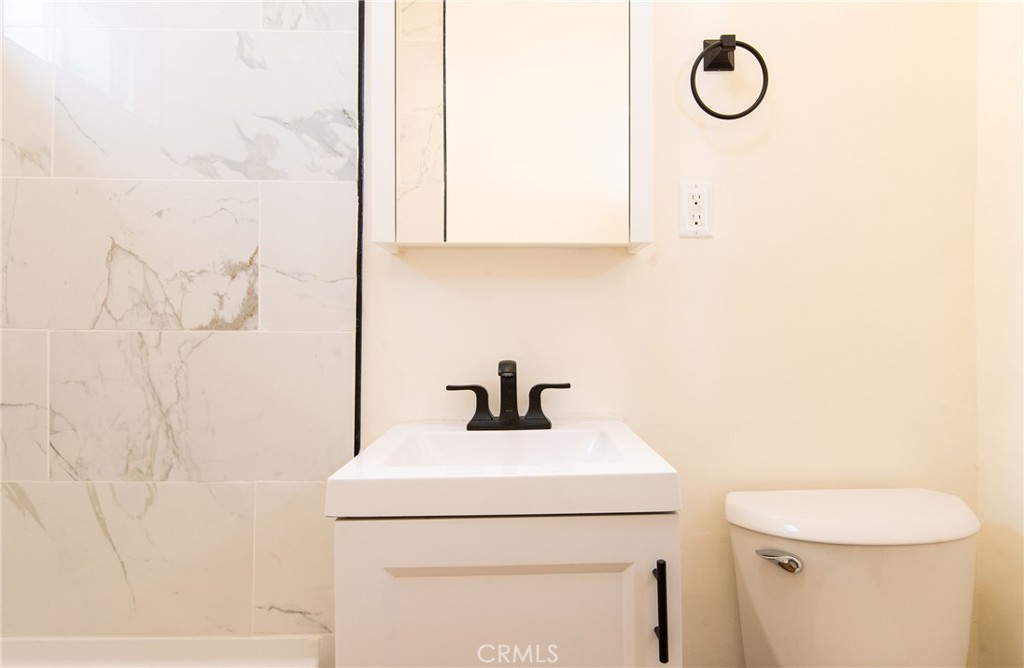 https://media.crmls.org/medias/e4a2ab72-108b-4b29-ae10-d05c502e73fa.jpg?preset=X-Large