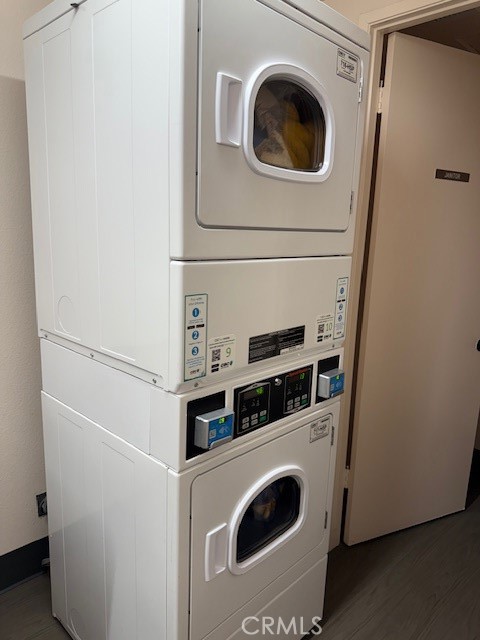 321 S San Vicente S Boulevard, Los Angeles CA: https://media.crmls.org/medias/e4a2afd5-610d-4b5c-9fc5-660828453268.jpg