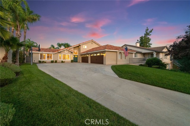29474 Longhorn Drive, Canyon Lake CA: https://media.crmls.org/medias/e4a30481-6155-4897-b1f2-5d01144a4fe3.jpg