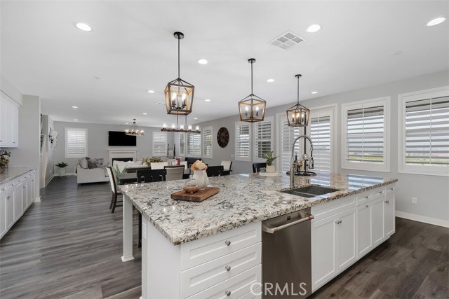 Detail Gallery Image 6 of 44 For 17183 Compass Dr, Riverside,  CA 92503 - 5 Beds | 4/1 Baths