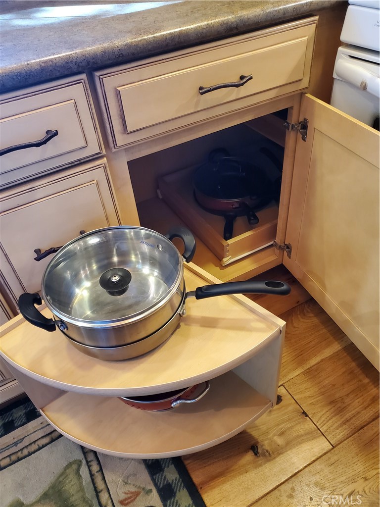 https://media.crmls.org/medias/e4a44162-4c19-43f9-bdc9-3660db52b1e6.jpg?preset=X-Large