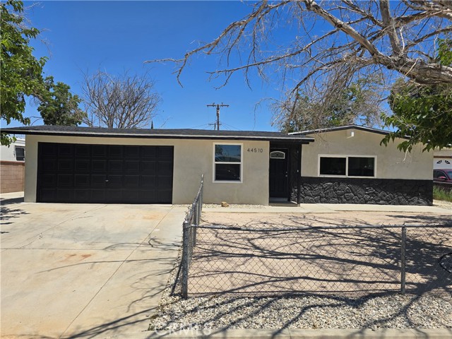 44510 21st W Street, Lancaster CA: https://media.crmls.org/medias/e4a63a25-f212-4dc1-b70b-2877839dc9f7.jpg