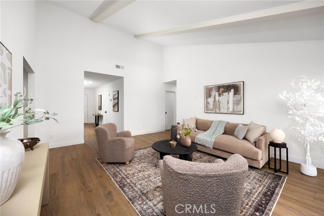 Detail Gallery Image 12 of 21 For 10012 Glade Ave, Chatsworth,  CA 91311 - 3 Beds | 2 Baths