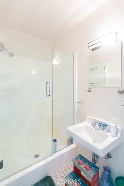 Detail Gallery Image 23 of 26 For 740 Pinehurst Dr, Pasadena,  CA 91106 - 4 Beds | 4/1 Baths