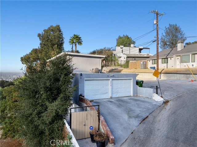 3617 Sunswept Drive, Studio City CA: https://media.crmls.org/medias/e4a80d84-3a2f-45a0-9a37-a0e9f8aca29d.jpg