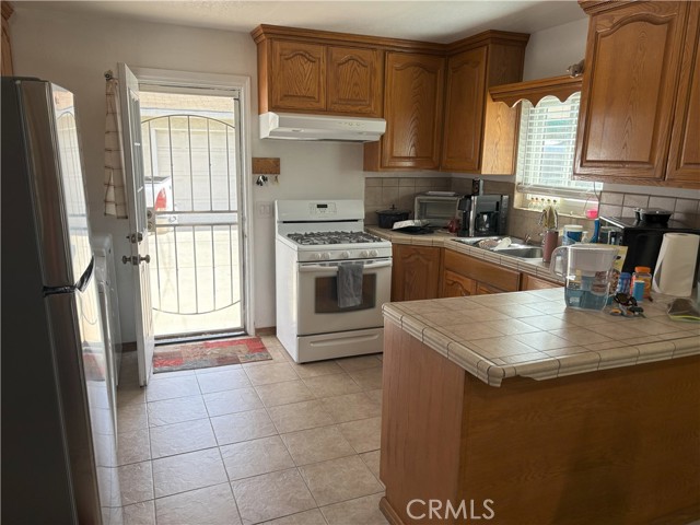 3528 E 54th Street, Maywood CA: https://media.crmls.org/medias/e4a87d2c-6e3c-4586-9e64-d1fd34b53e11.jpg