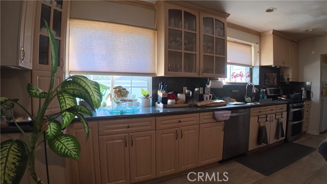 Detail Gallery Image 16 of 31 For 1339 Highland Ave, Glendale,  CA 91202 - 3 Beds | 2 Baths