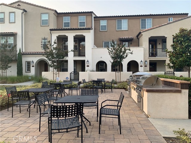 636 S Gladys Avenue, San Gabriel CA: https://media.crmls.org/medias/e4a8e613-ac89-4a52-98cd-25f1174fc07c.jpg