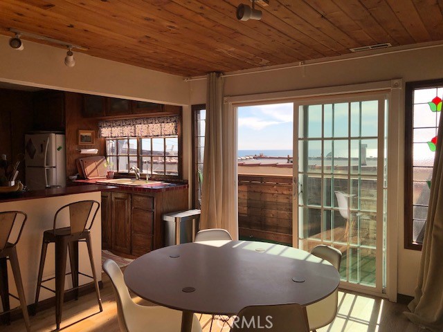220 42nd Street, Manhattan Beach, California 90266, 3 Bedrooms Bedrooms, ,1 BathroomBathrooms,Residential,Sold,42nd,SB22084240